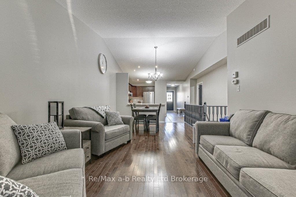 52 IMPERIAL Street Unit 14 photo 9