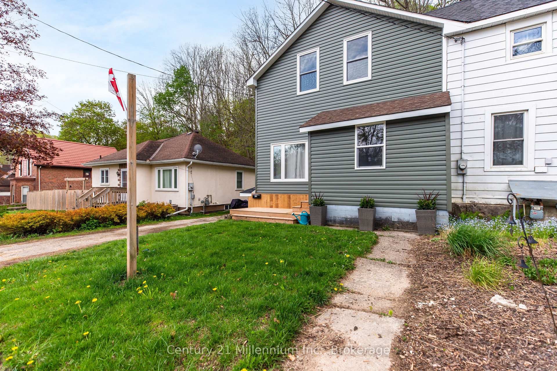 218 2nd Avenue photo 3