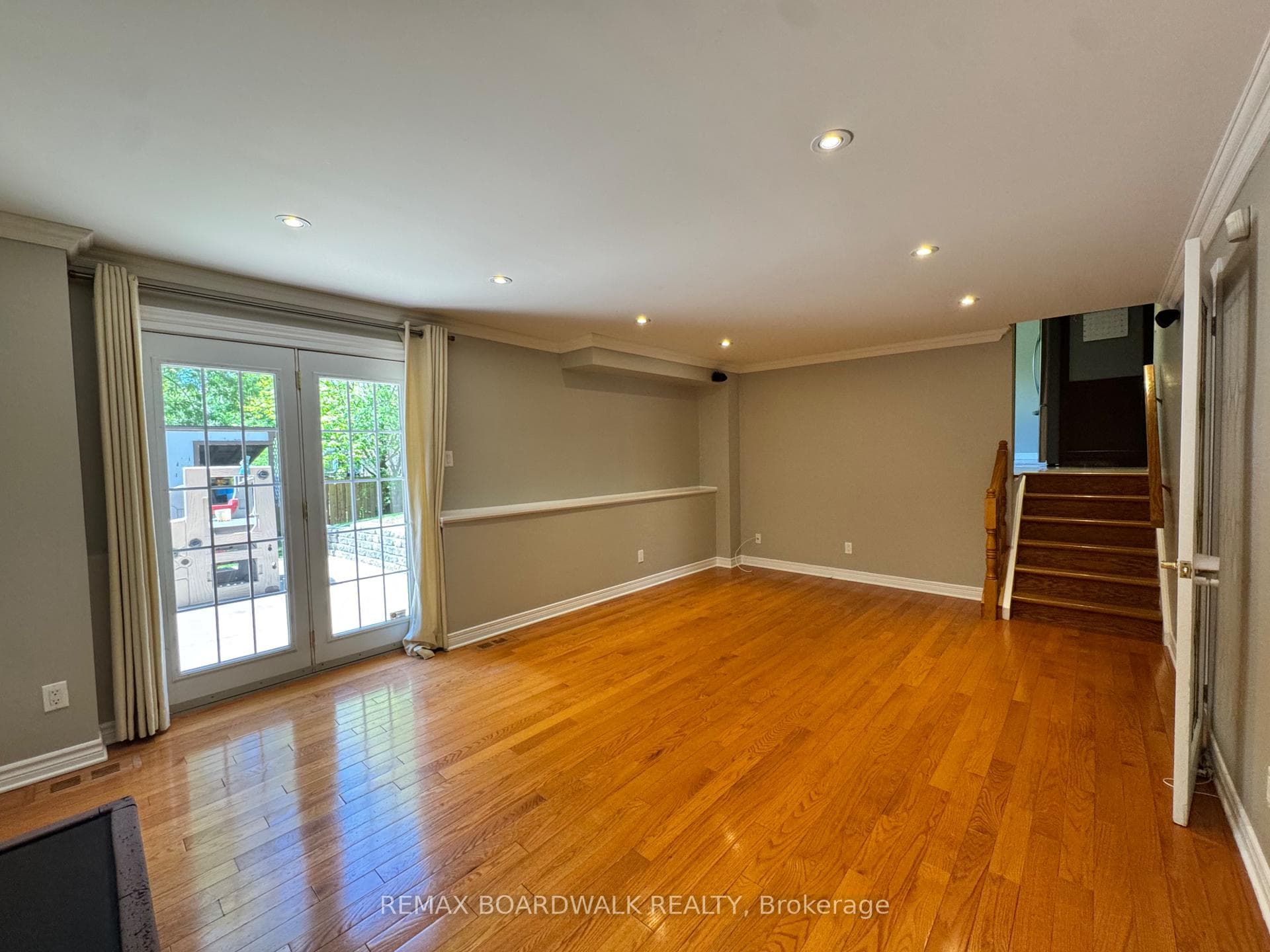 22 BARTLEY Crescent photo 6