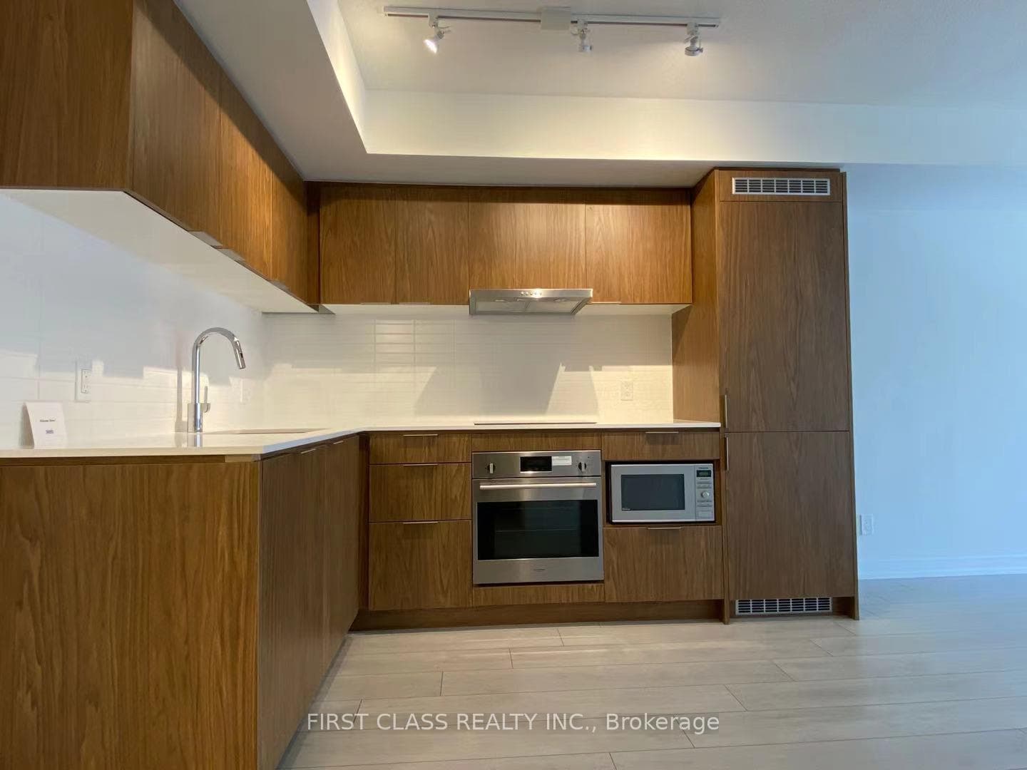60 Shuter Street Unit 310 photo 2