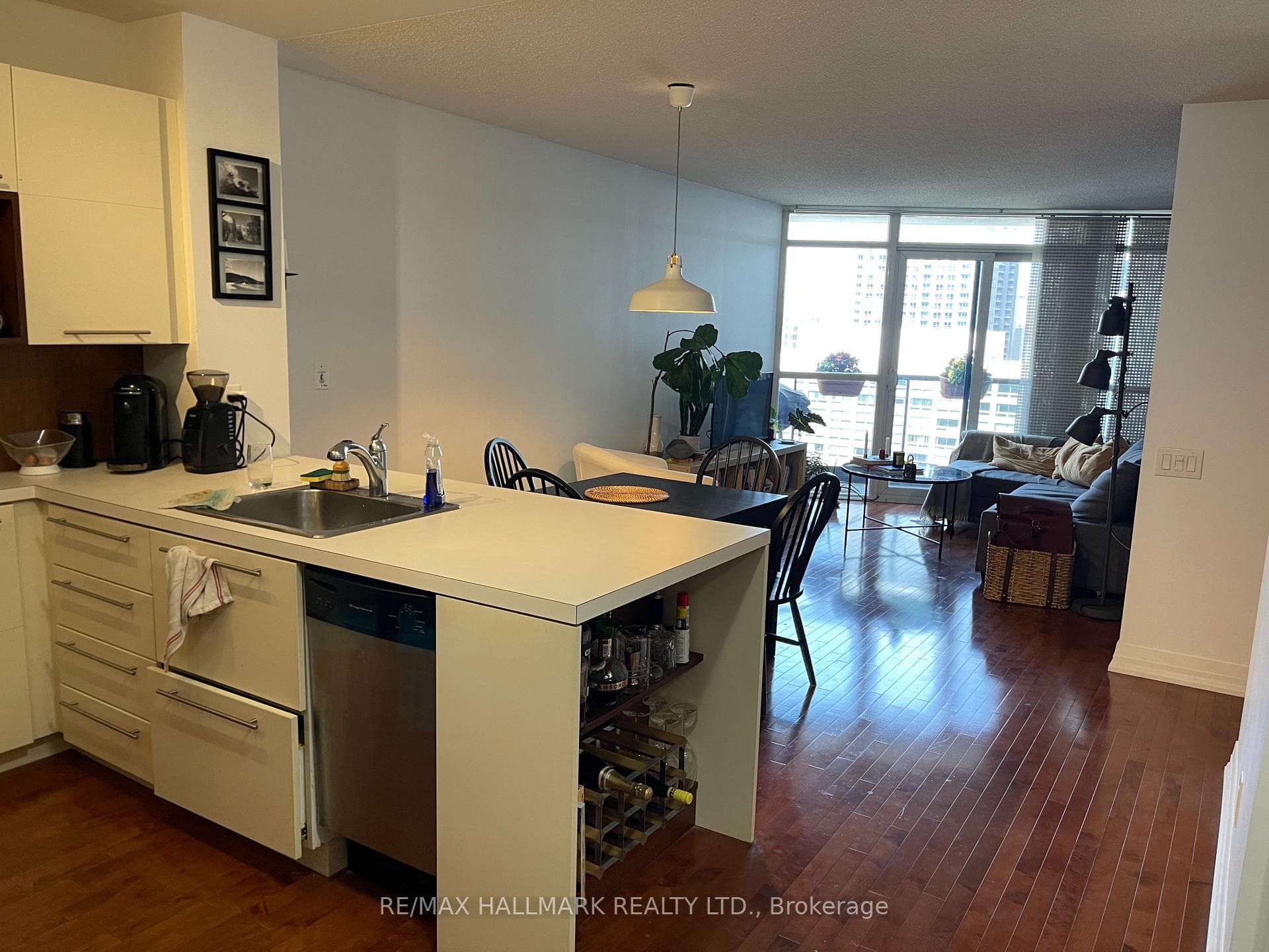 25 Carlton Street Unit 1805 photo 5