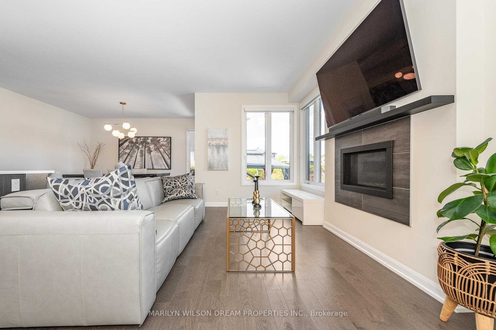 228 Onyx Crescent photo 20