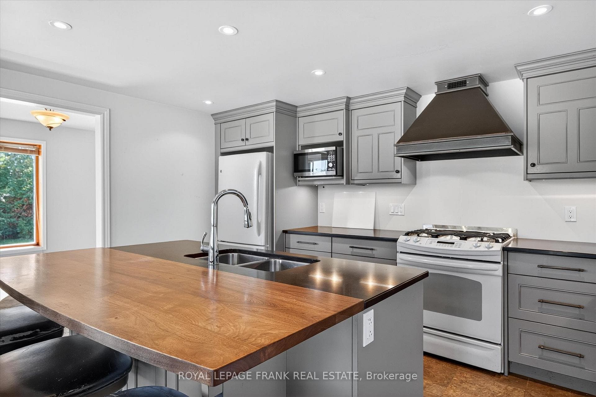 549 Bissview Avenue photo 11