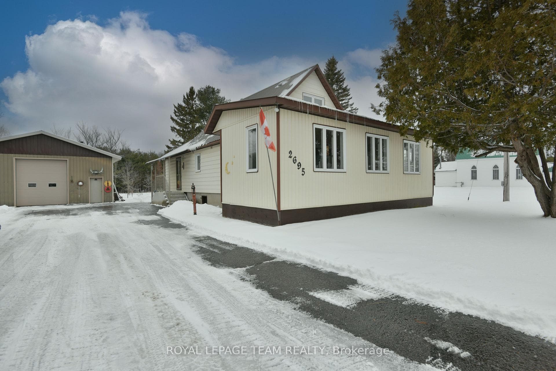 2695 Dunrobin Road photo 4