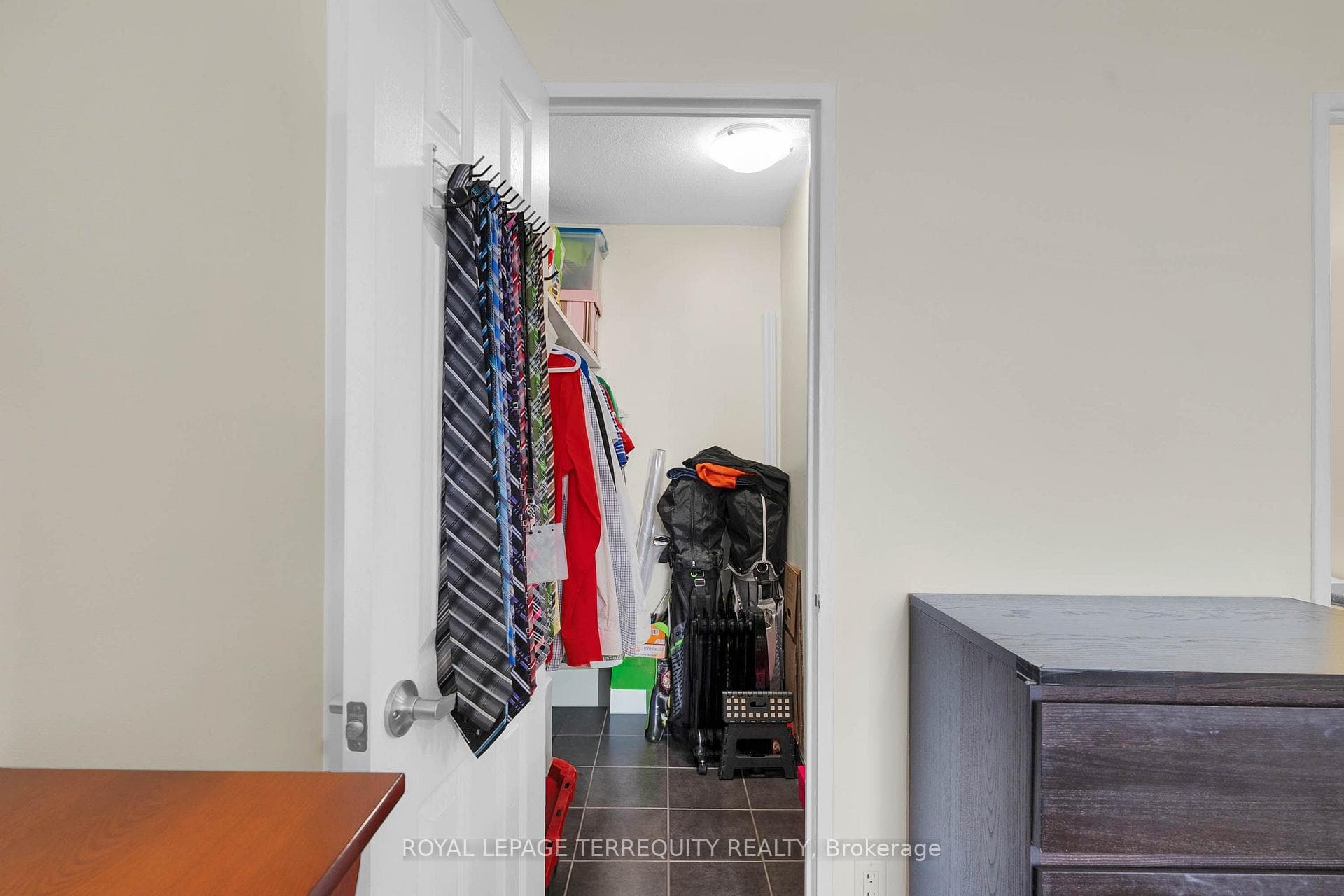 180 Markham Road Unit 816 photo 19