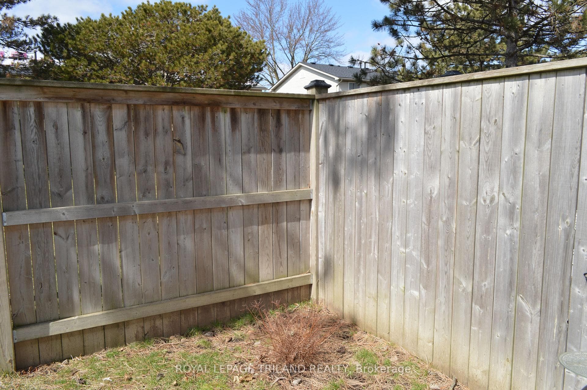 1095 Jalna Boulevard Unit 11 photo 23