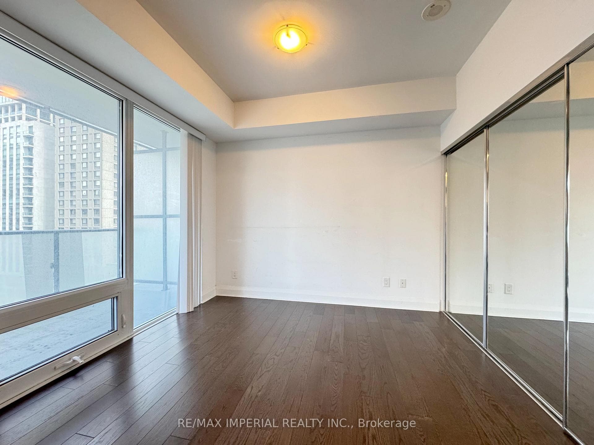 1080 Bay Street Unit 909 photo 6