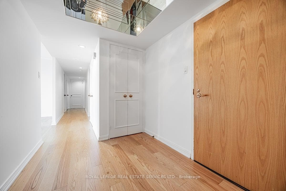 900 Yonge Street Unit 1403 photo 21