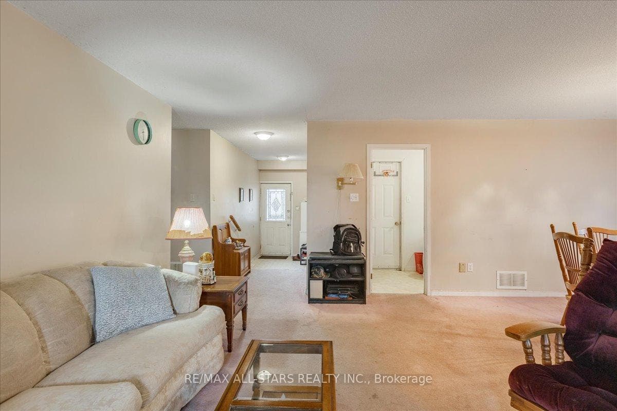 96 Riverglen Drive photo 12