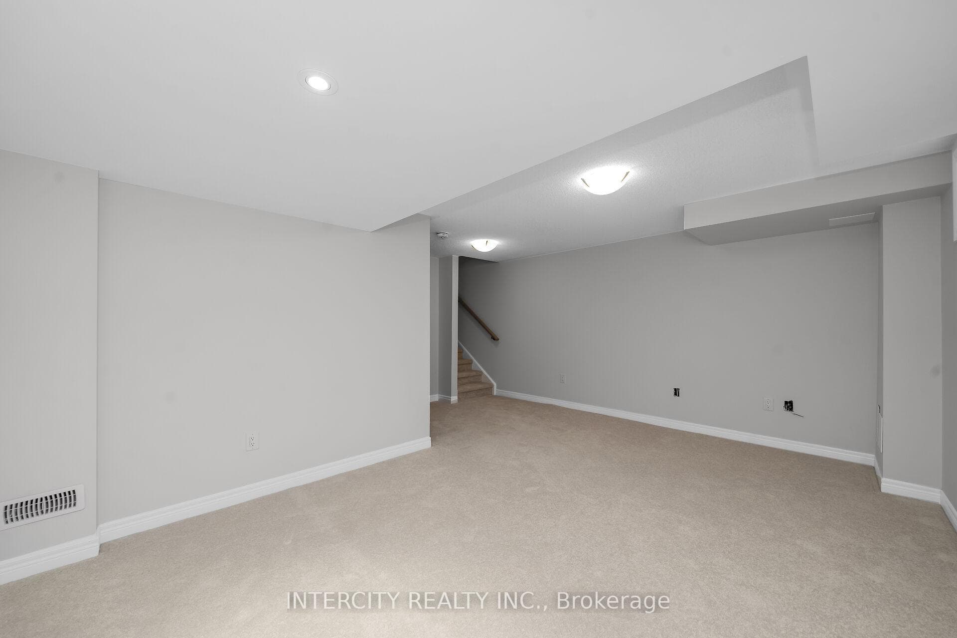 176 Mumbai Drive photo 27
