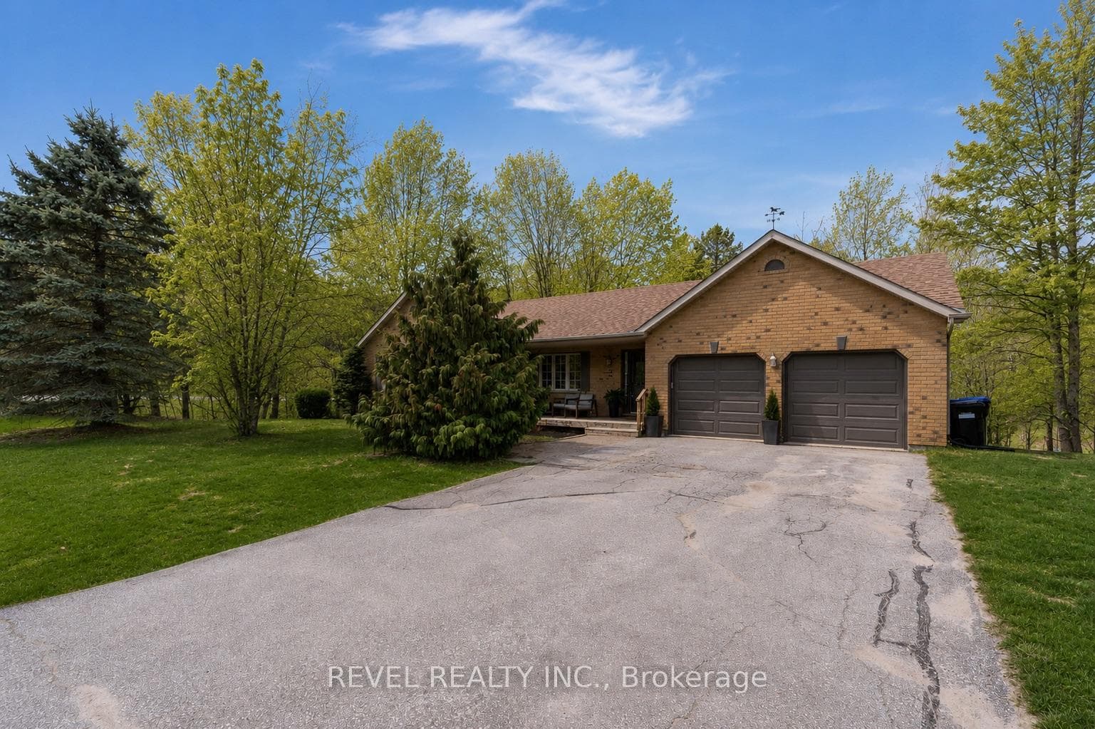 32 Hickory Lane photo 1