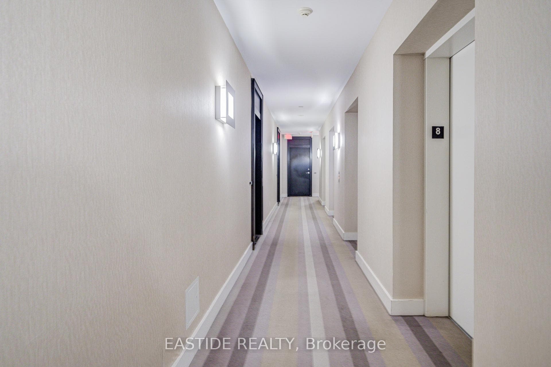 33 Charles Street Unit 807 photo 4