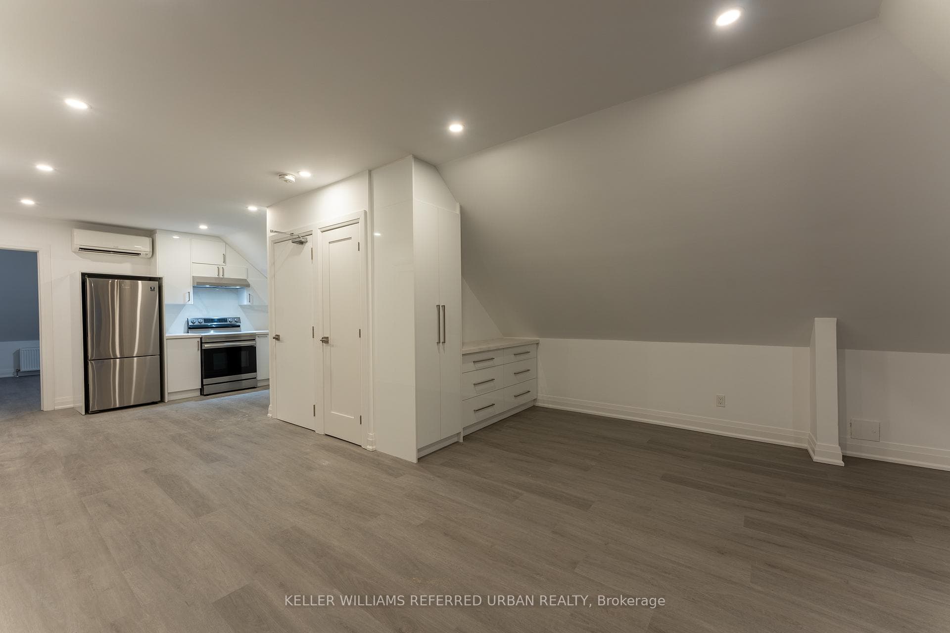 8 Glen Edyth Drive Unit 3rd photo 1