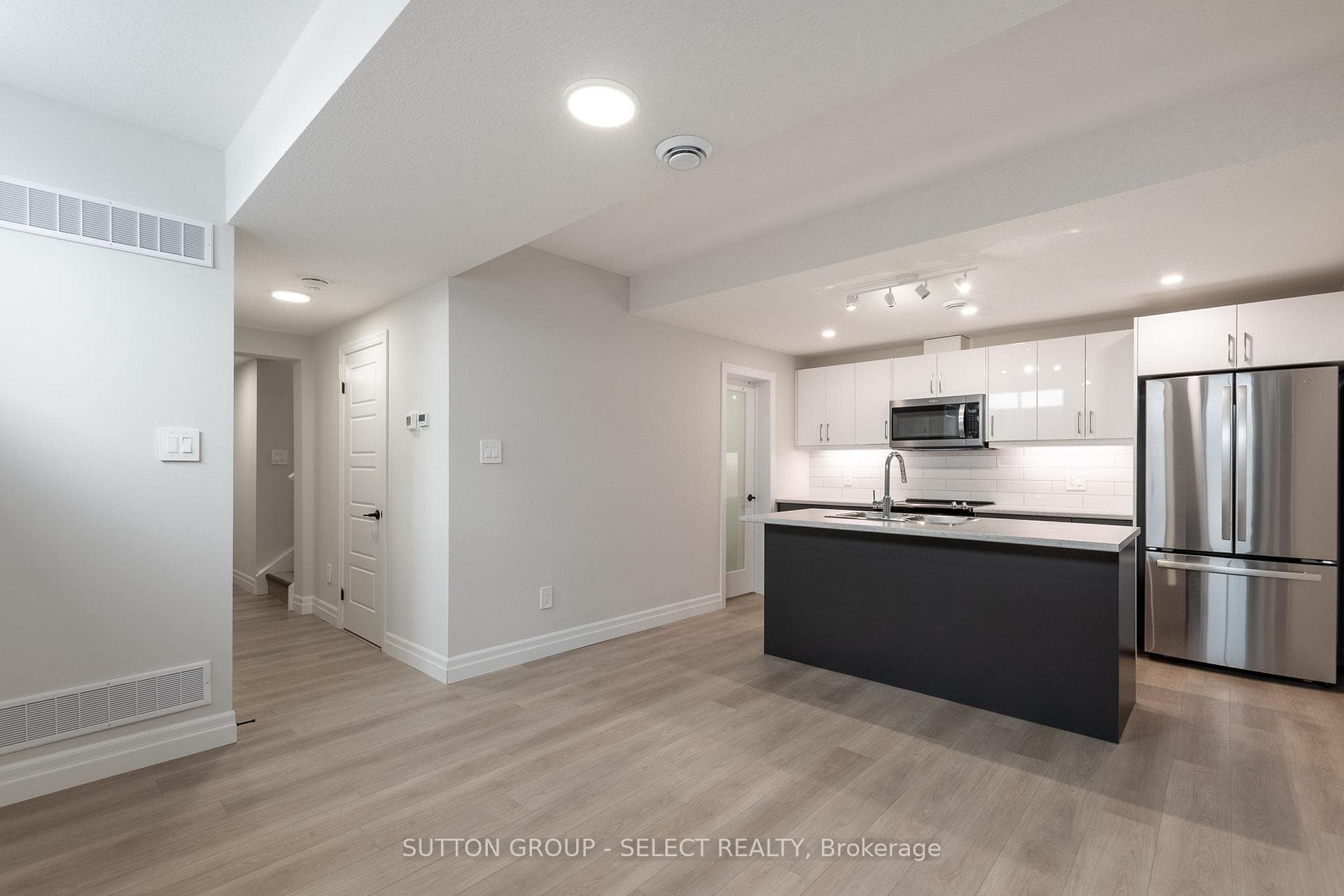 6437 Heathwoods Avenue photo 16