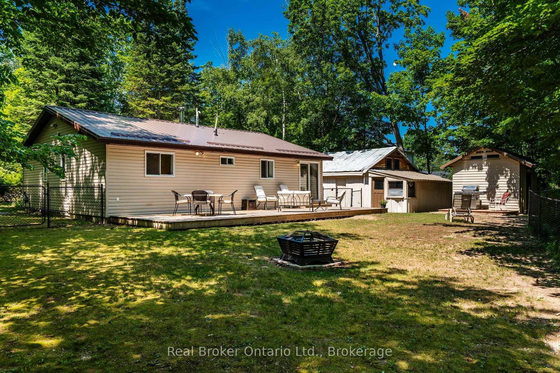 2141 Champlain Road photo 26