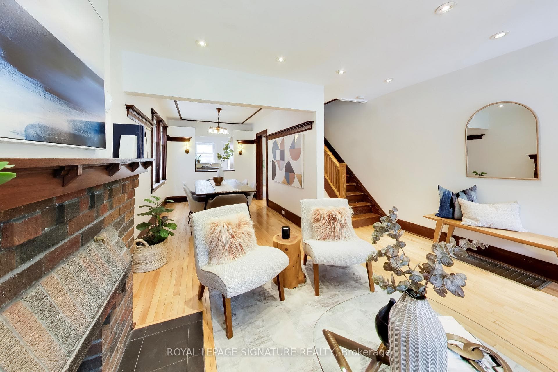 2102 Gerrard Street photo 2