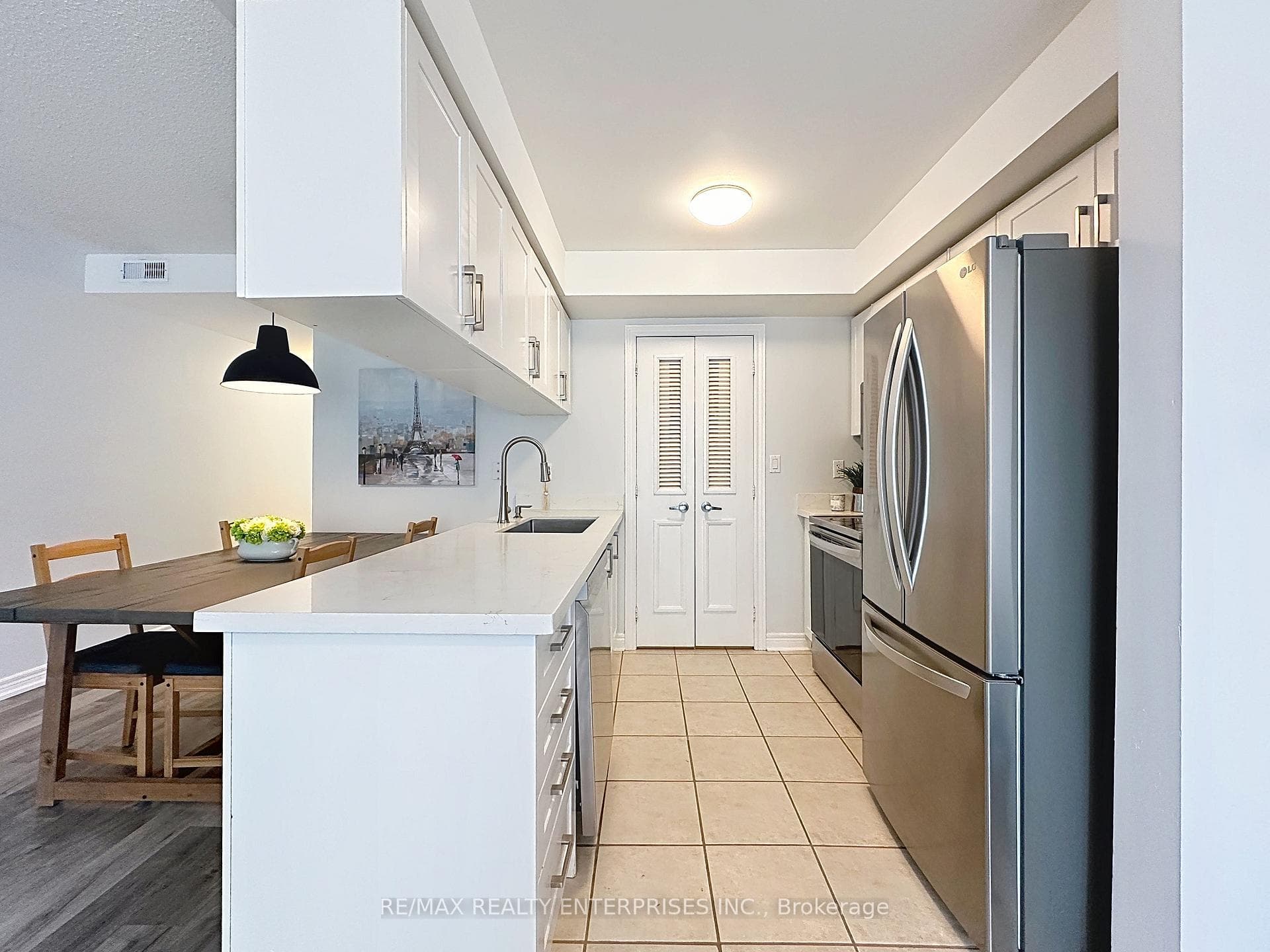 52 Aerodrome Crescent Unit 102 photo 17