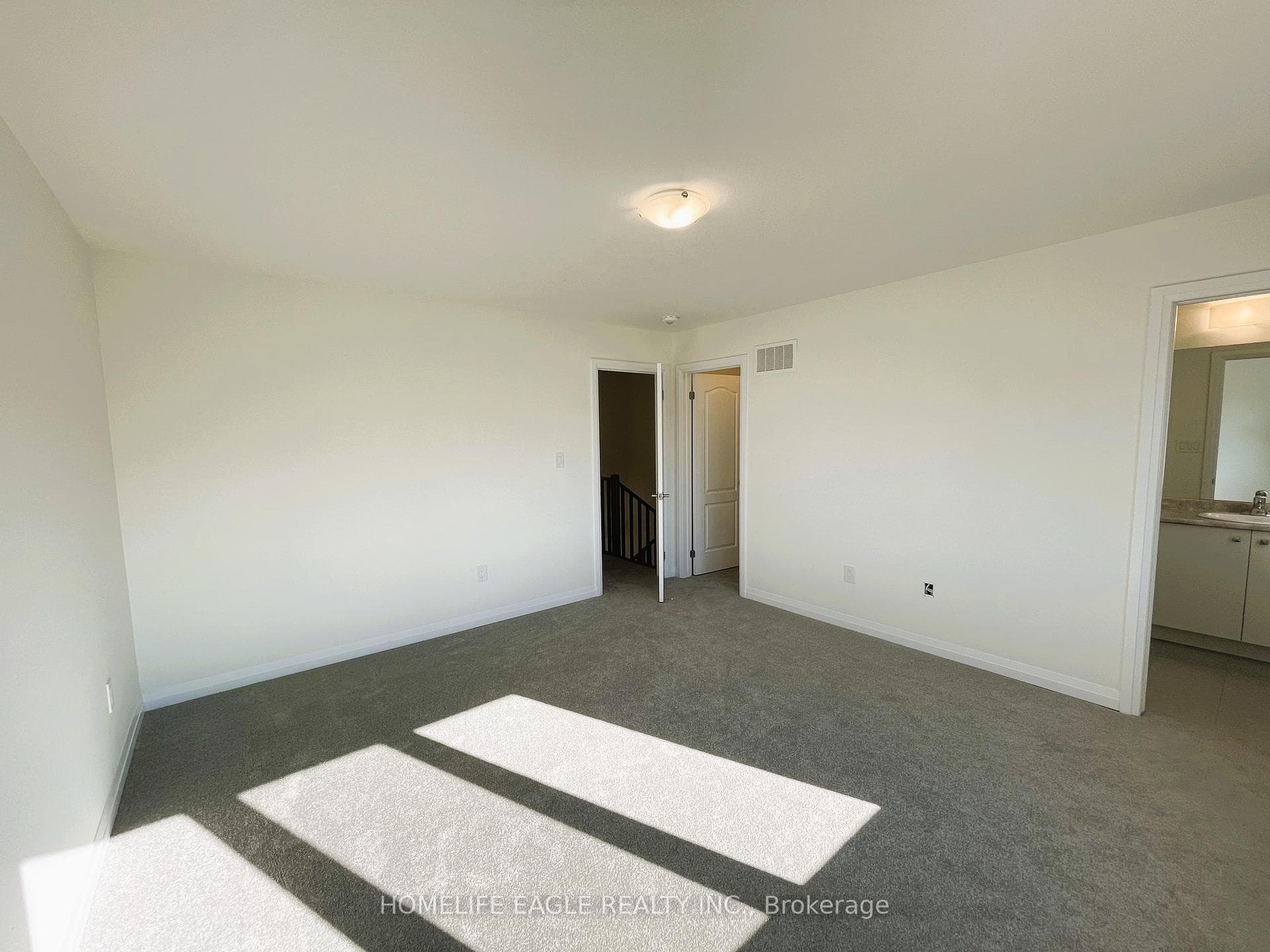 117 Granville Crescent photo 13