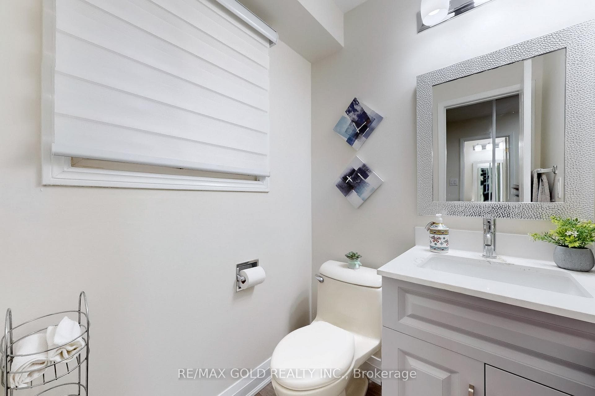 35 Lady Stewart Boulevard photo 13