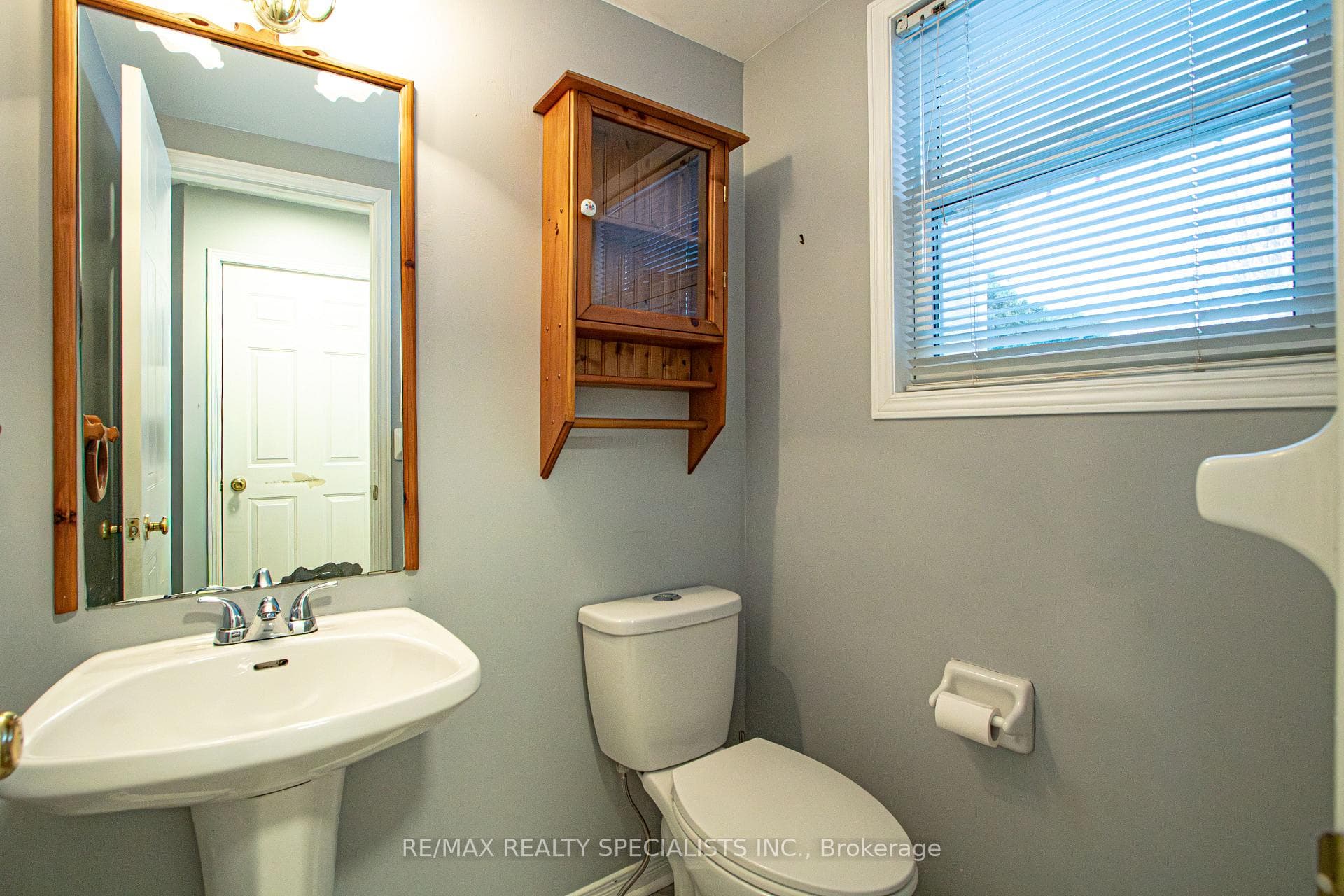 821 Deveron Crescent photo 37