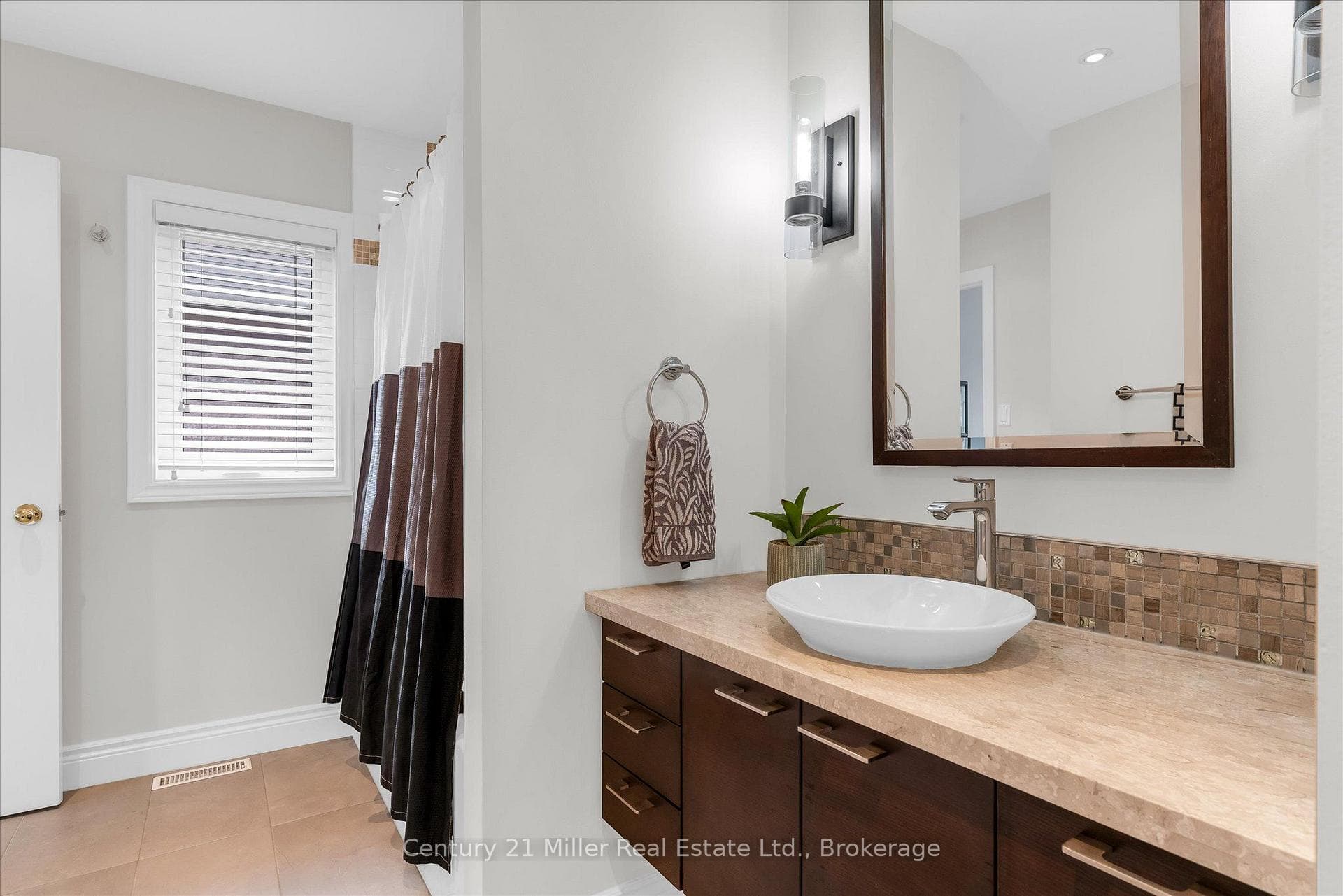 1539 Bayshire Drive photo 29