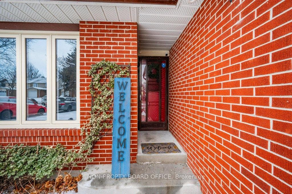 139 Fanshawe Drive photo 2