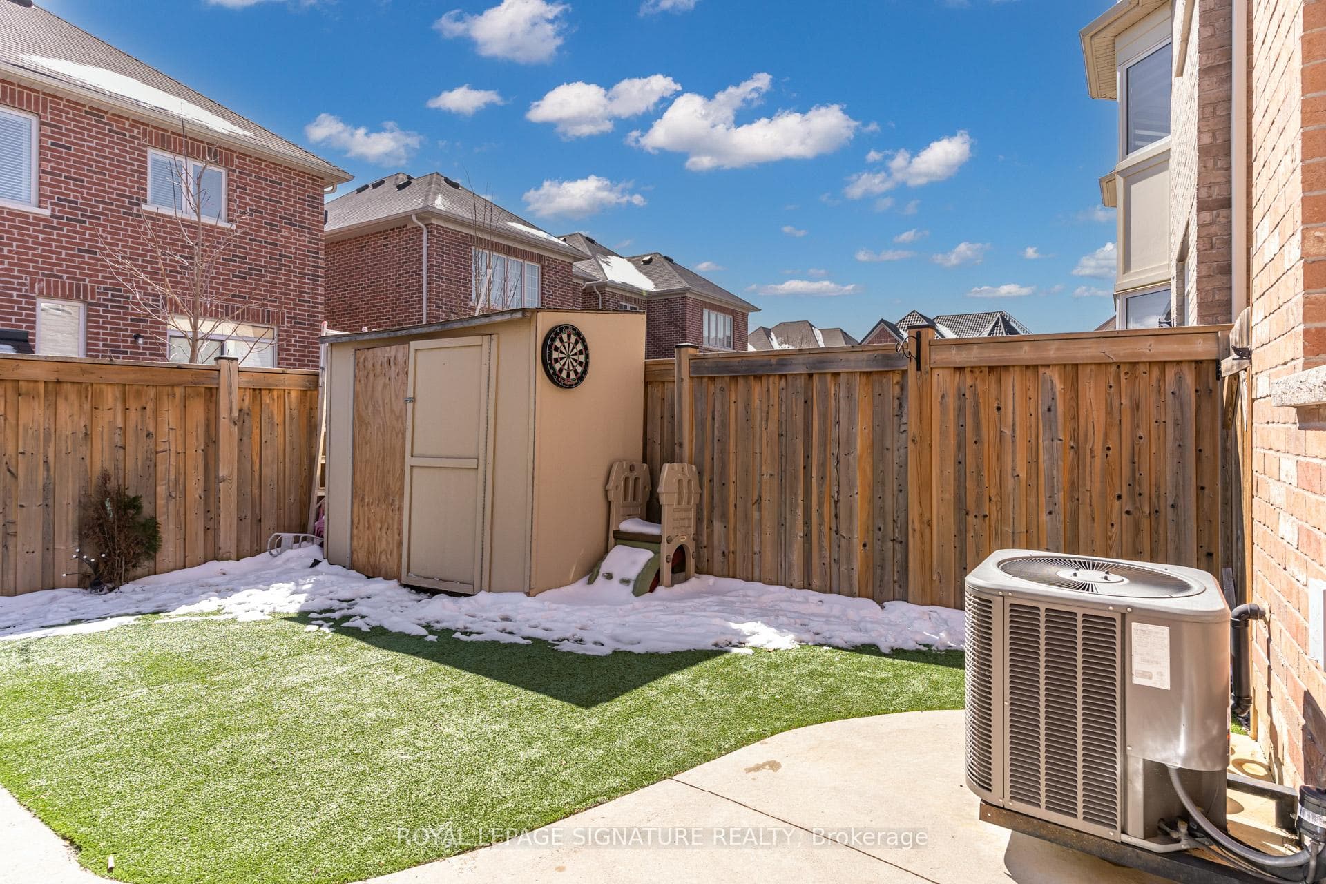 1517 Haws Crescent photo 40