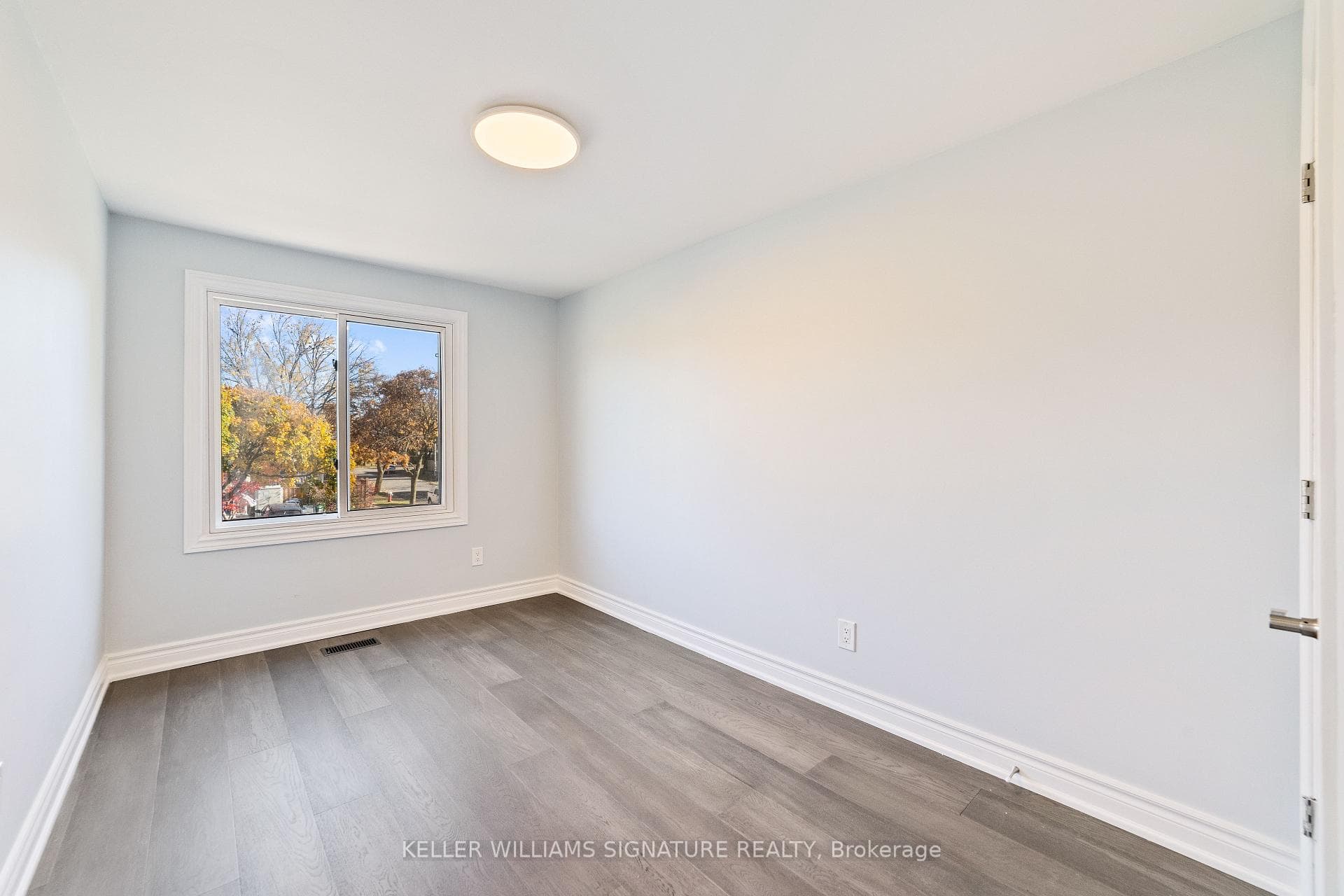 2883 Hollington Crescent photo 26