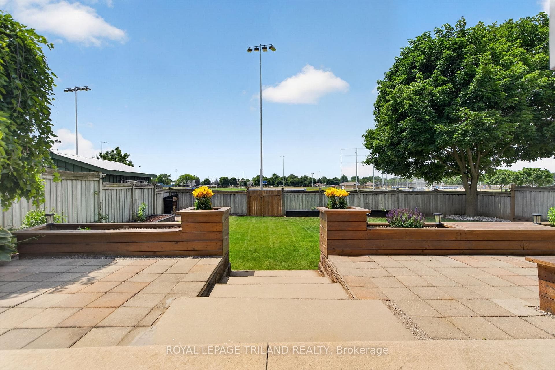 56 Parkview Crescent photo 42