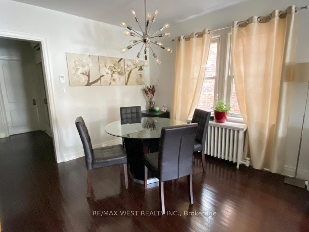 305 St Clair Avenue Unit Main floor photo 2