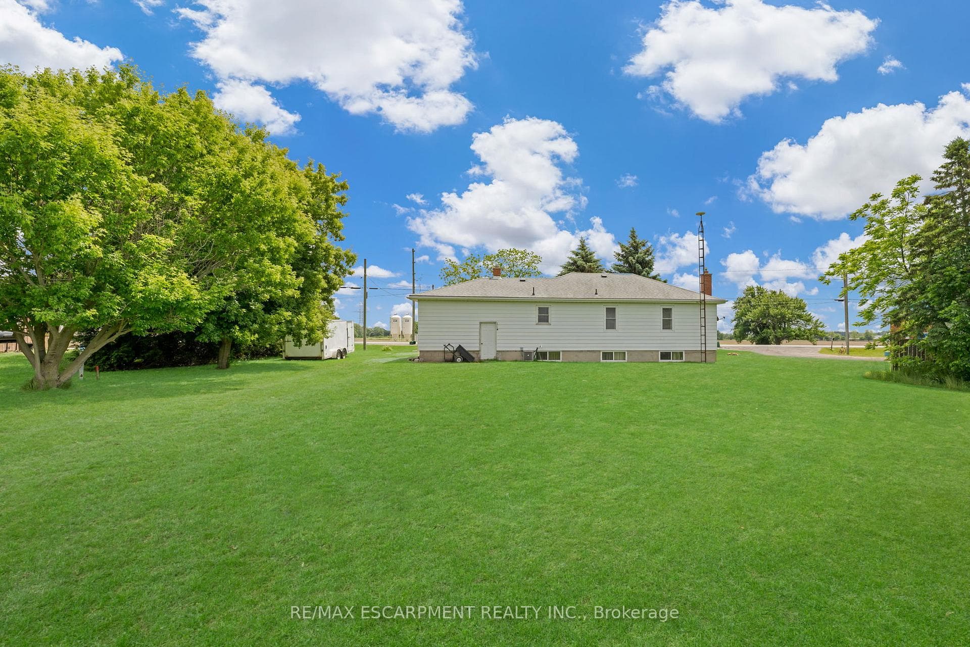 2986 Grimsby Road photo 4