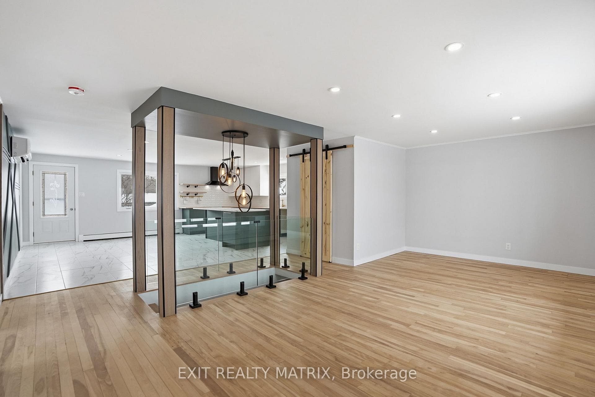 805 Cartier Boulevard photo 7