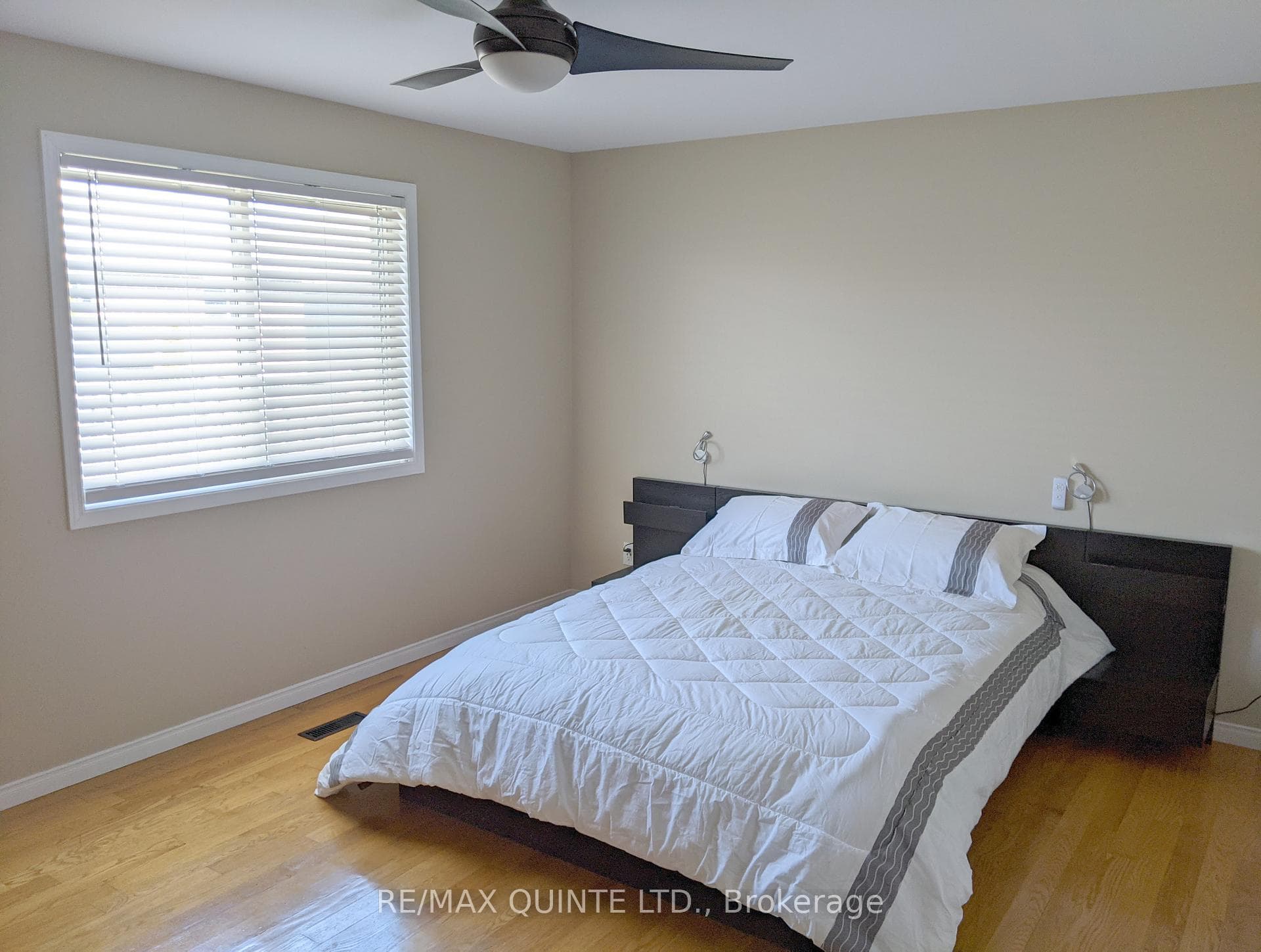 30 Hickory Grove photo 9