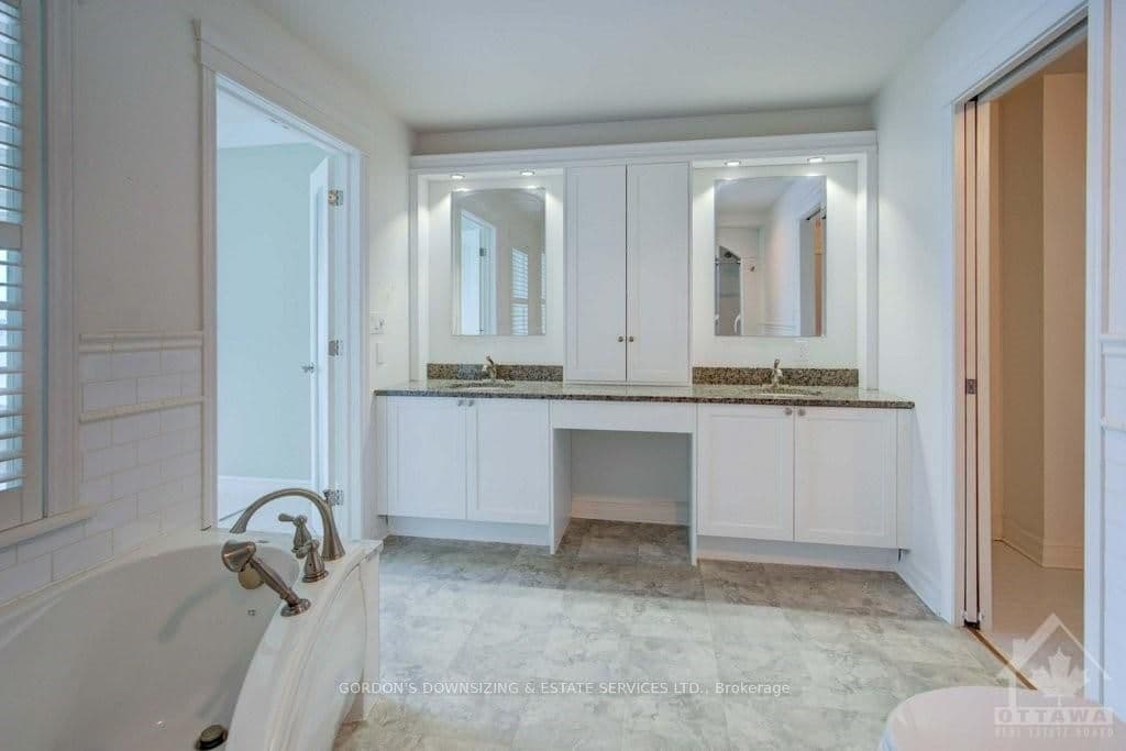15 ST ANDREW Street Unit 1501 photo 23