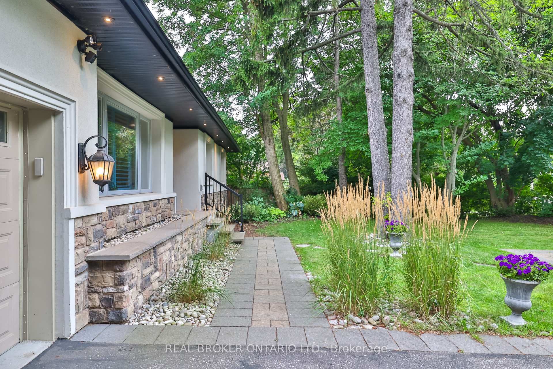 2054 Rebecca Street photo 2