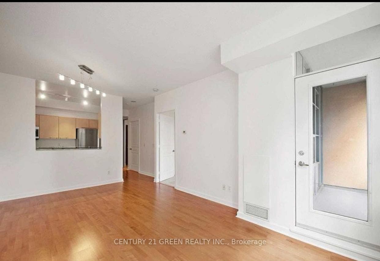 438 Richmond Street Unit 819 photo 10