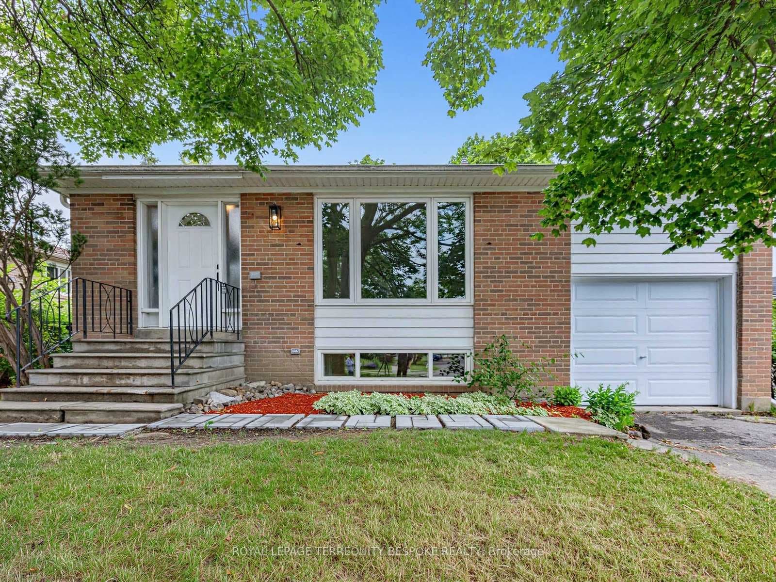 9 Midcroft Drive photo 3