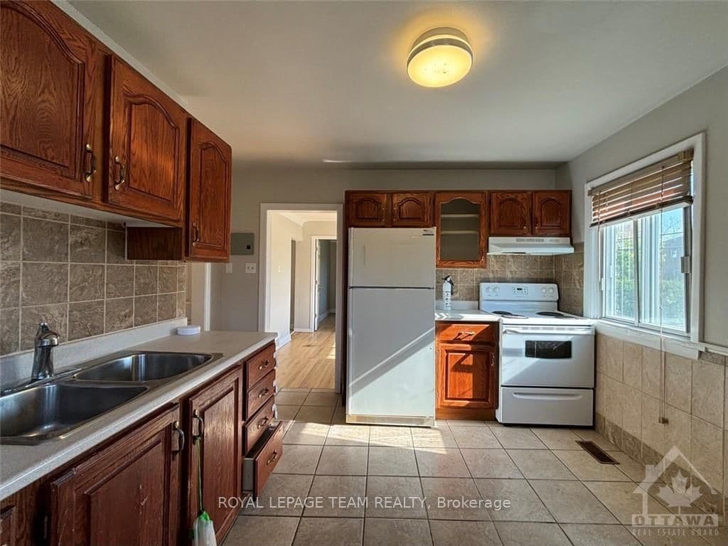 1086 APOLYDOR Avenue Unit 2 photo 6