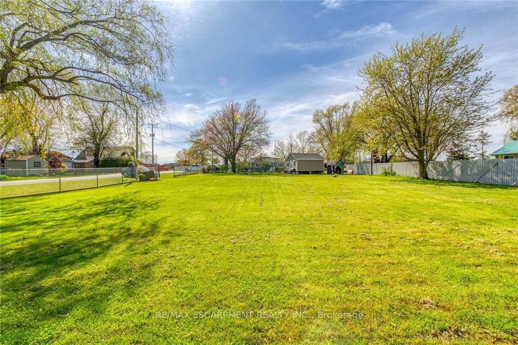 921 Lakeshore Road photo 2