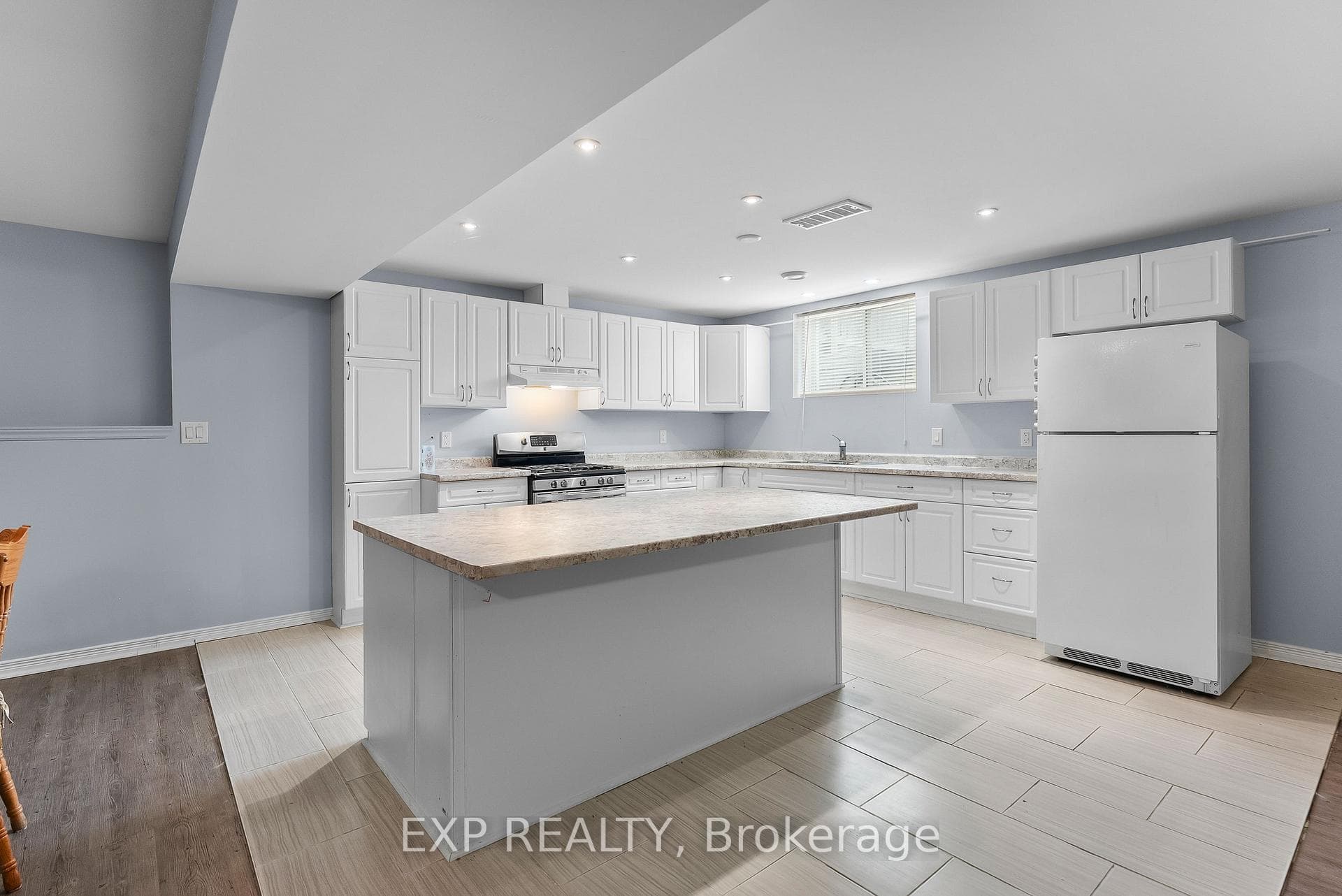 5490 Prince Edward Avenue Unit 4 photo 26