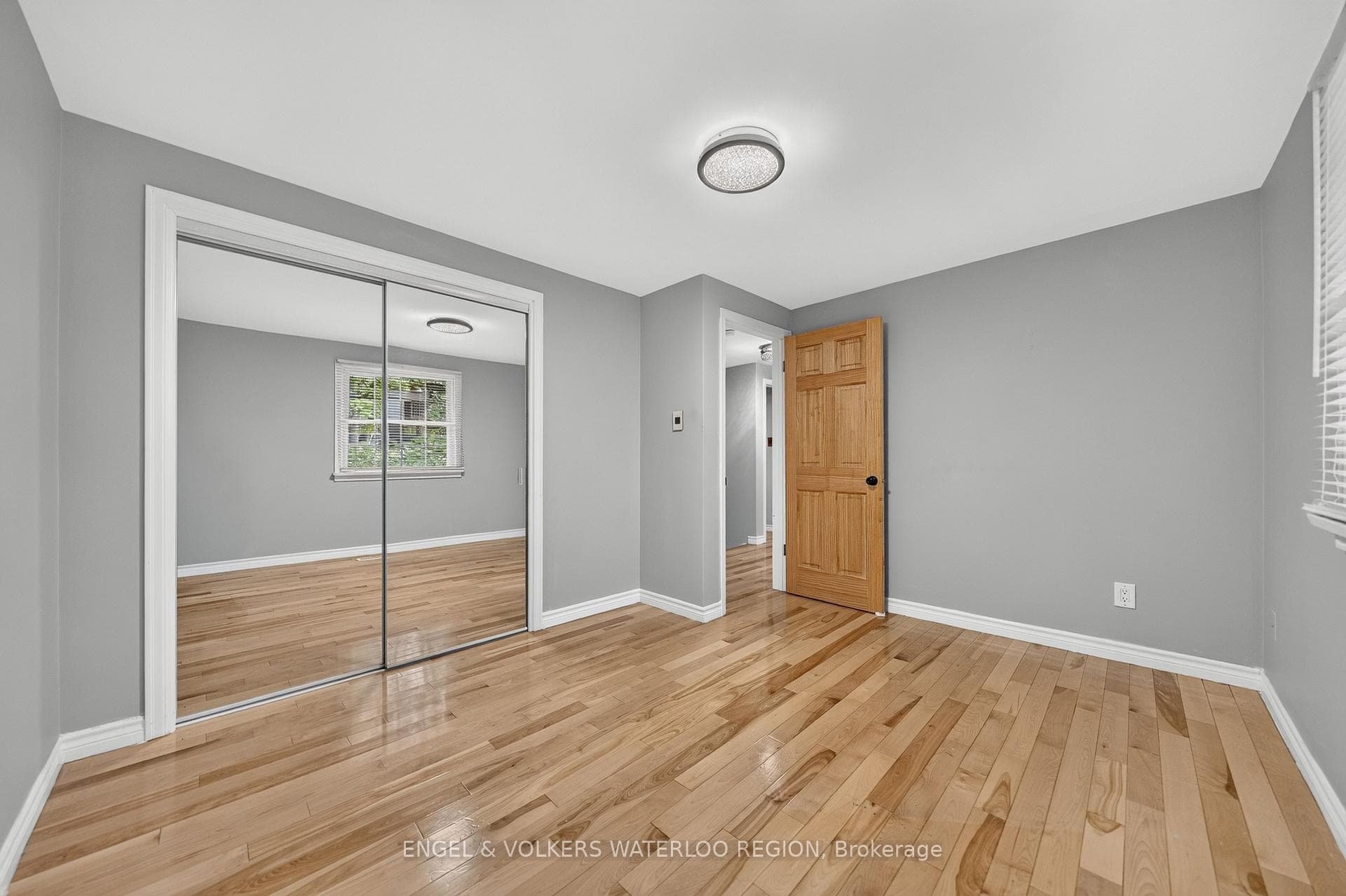 256 Shakespeare Drive photo 29