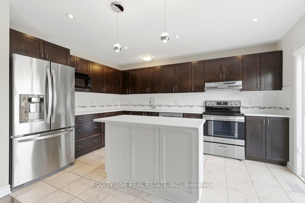 132 Onyx Crescent photo 14