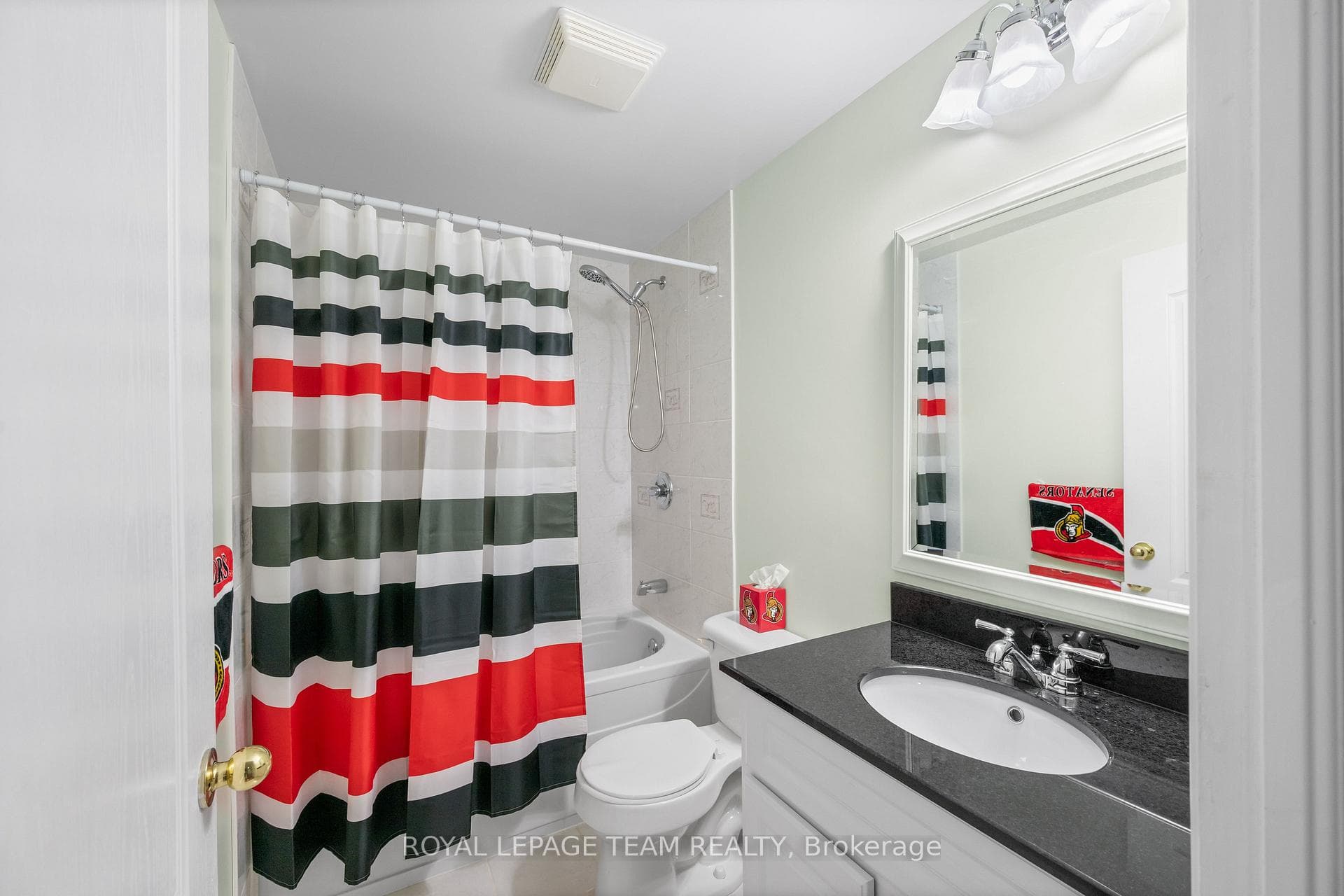 16 Spinney Way photo 31