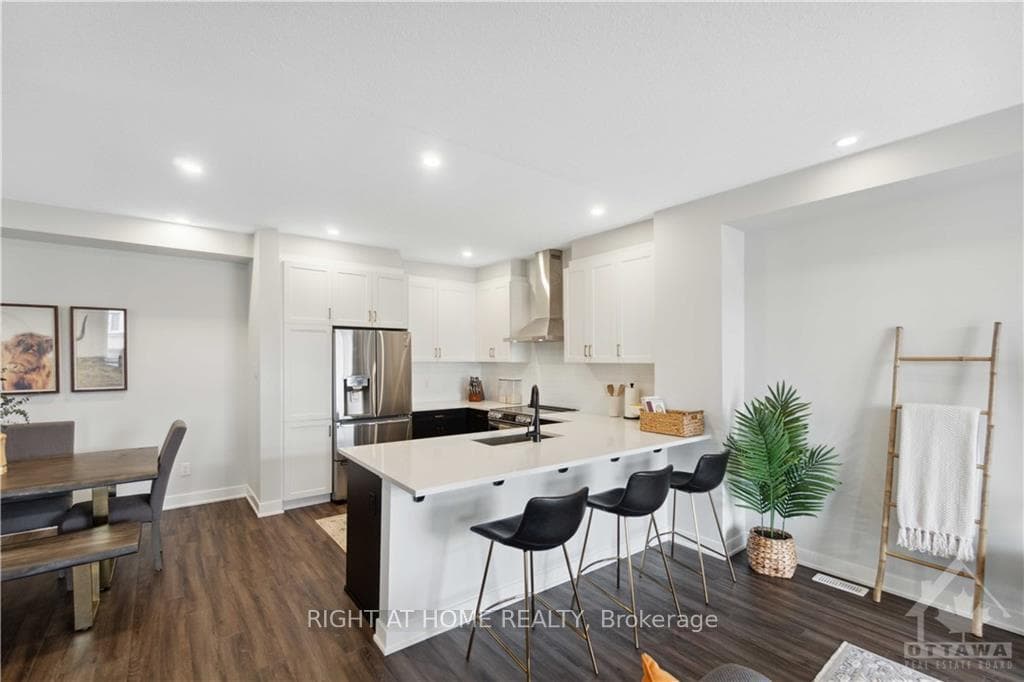 1028 APOLUNE Street photo 7