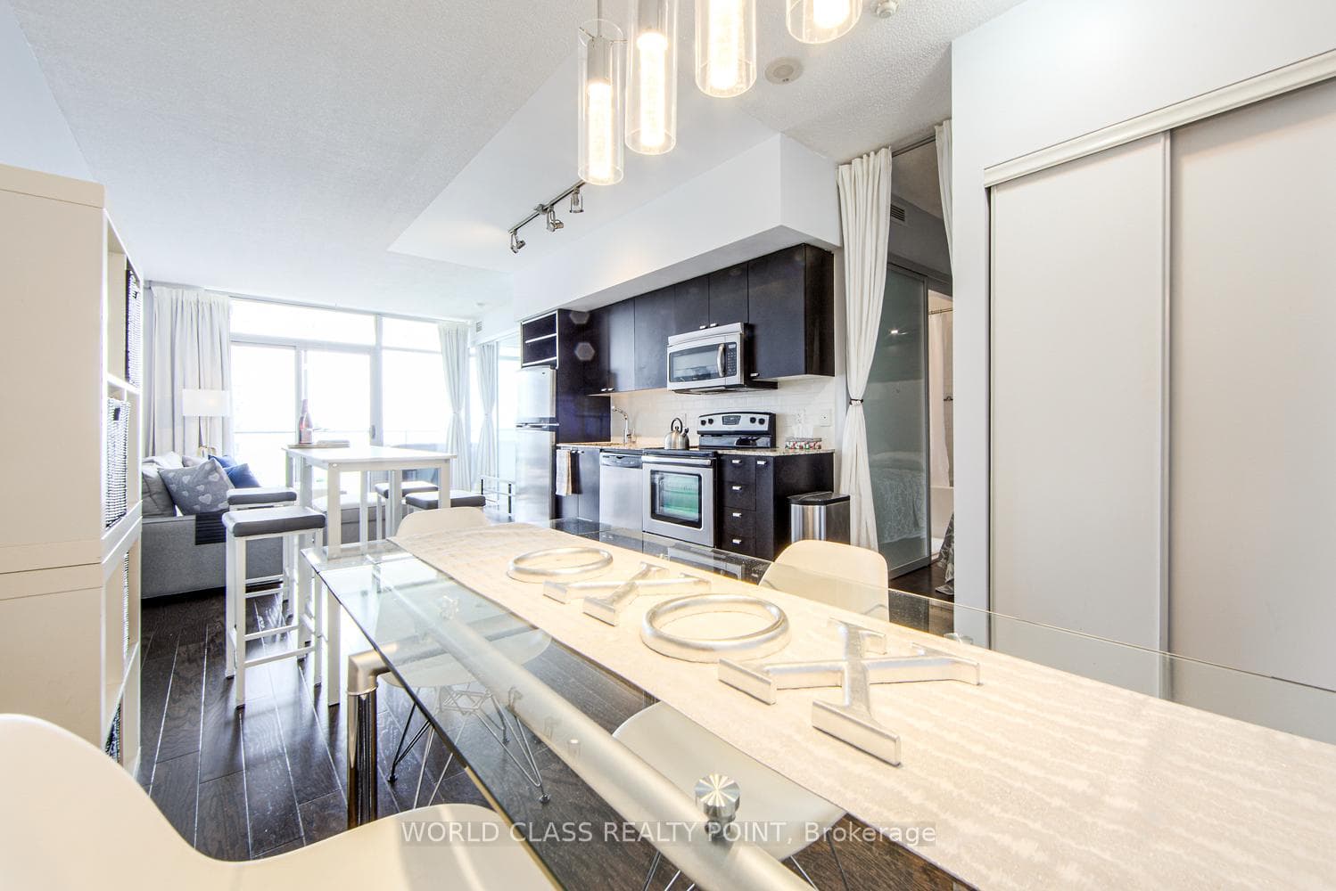 103 The Queensway Avenue Unit 2402 photo 9