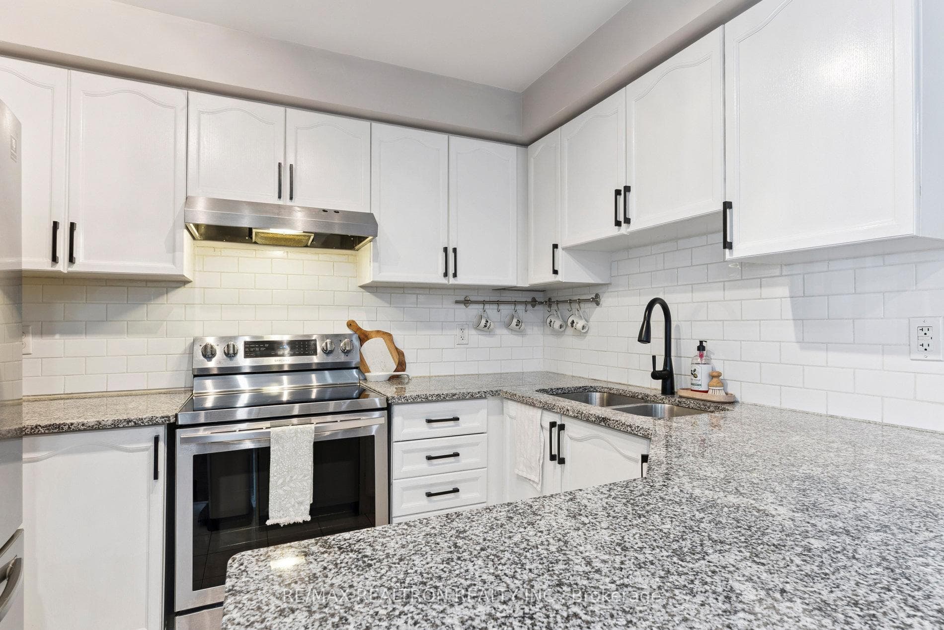 27 Webbford Street photo 10