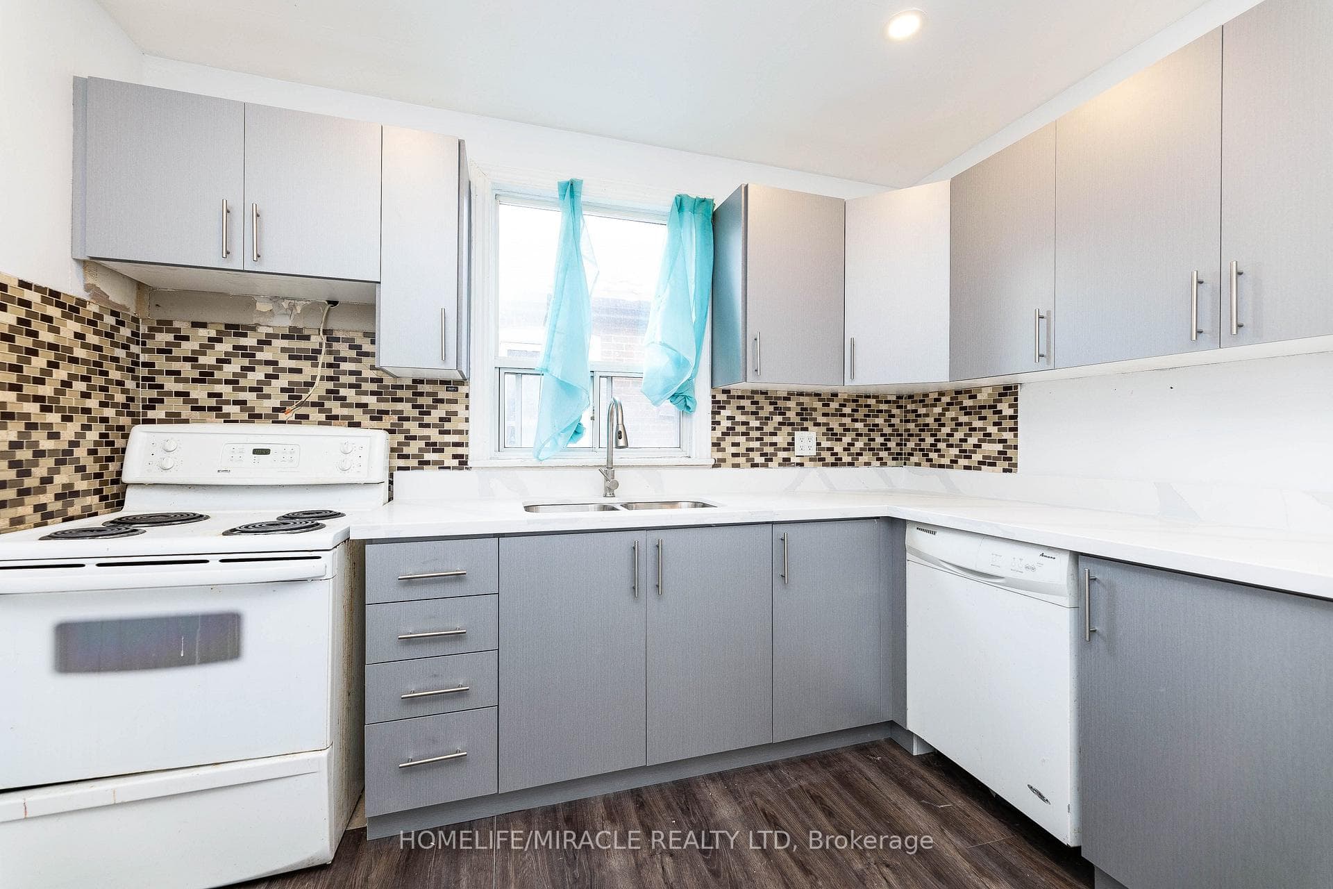 1251 Warden Avenue photo 10