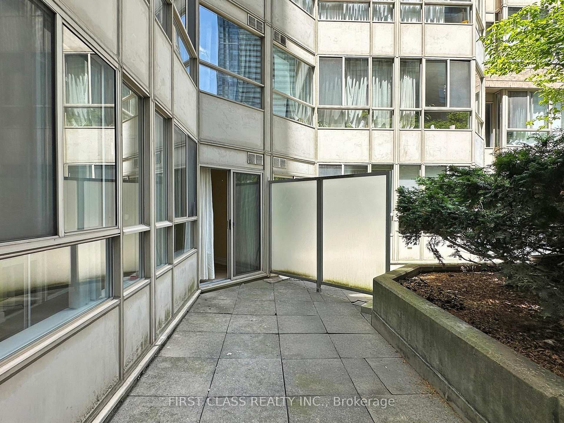 717 Bay Avenue Unit 303 photo 27