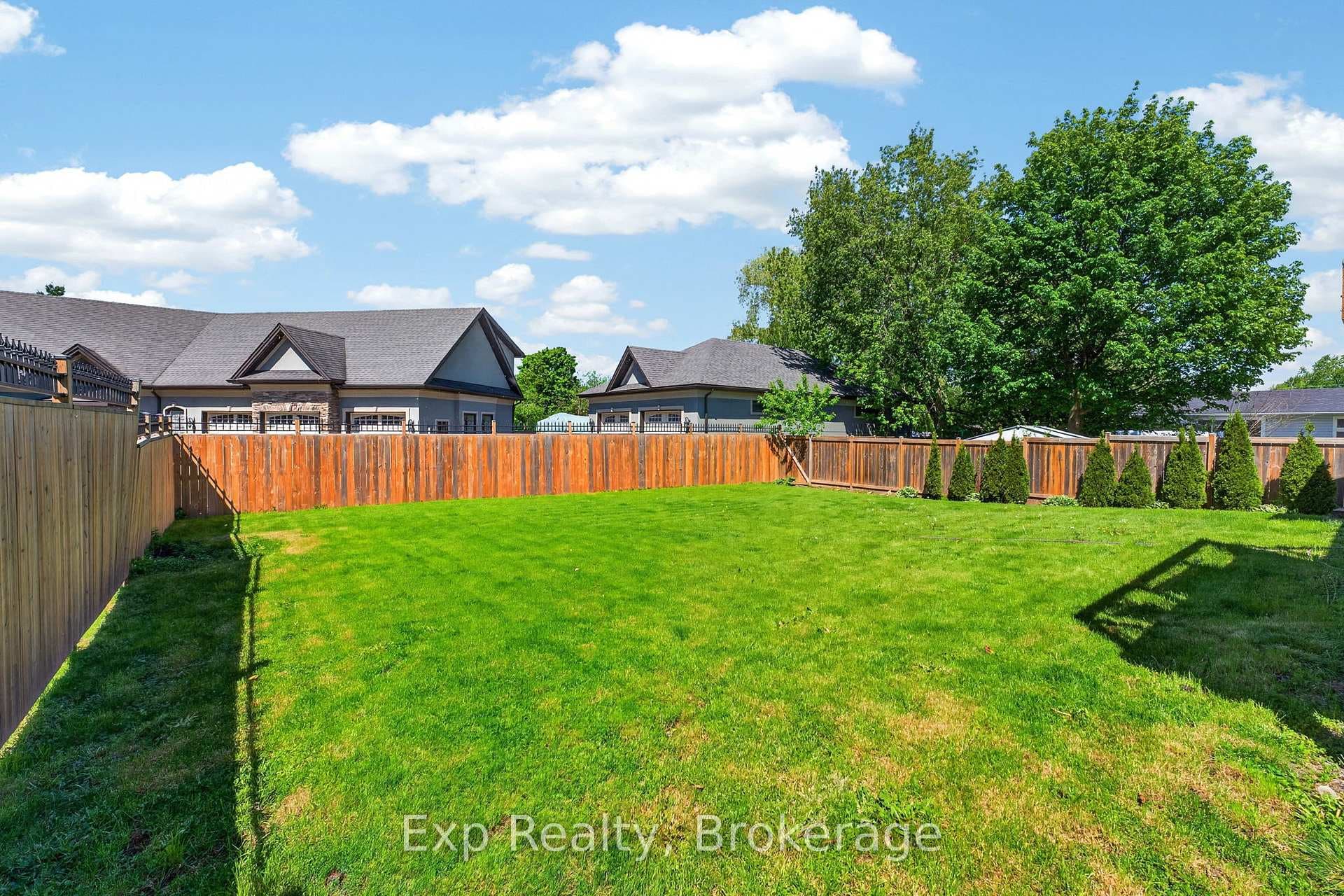 564 Sidney Street photo 19