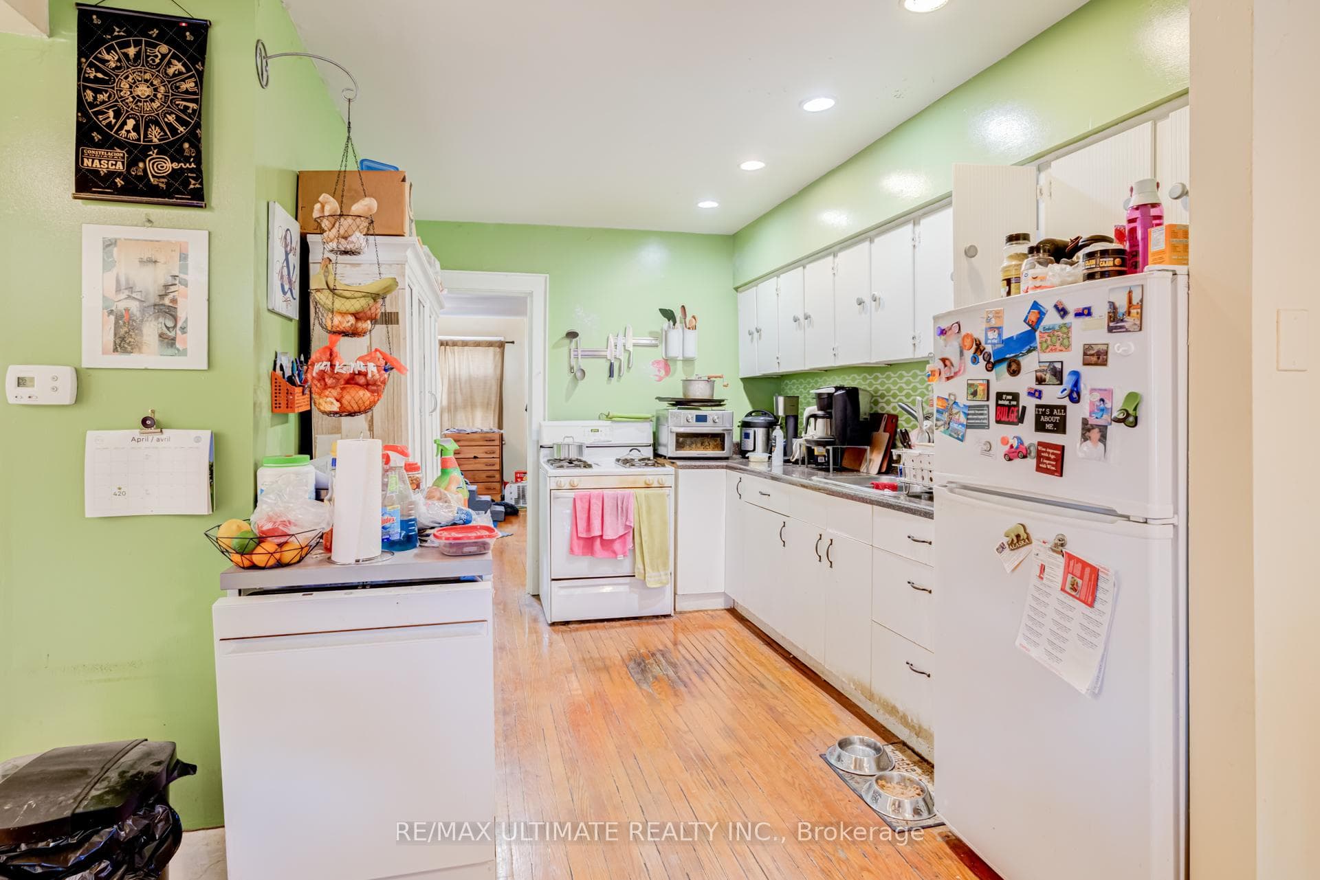 533 Kingston Road photo 31